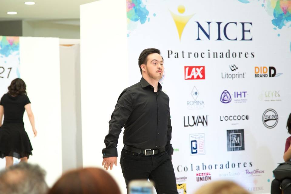 Participante como Modelo en 1º Pasarela / GALERIAS GDL / SERES 21(2018