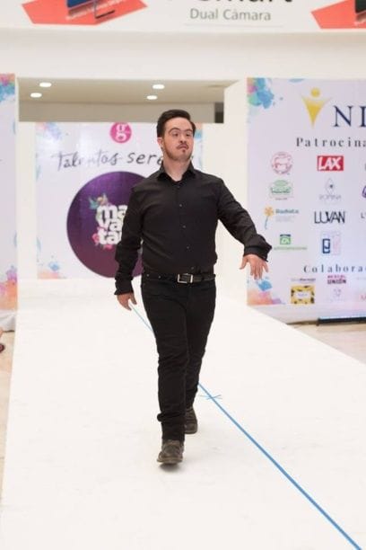 Participante como Modelo en 1º Pasarela / GALERIAS GDL / SERES 21(2018