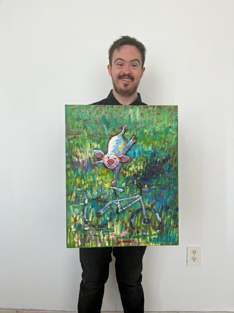 Juanhiz con la obra "Libertad"