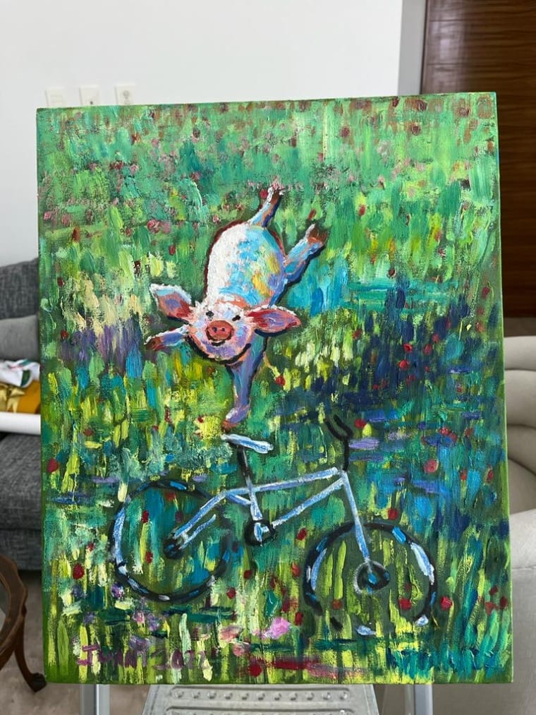 Juanhiz con la obra "Libertad"